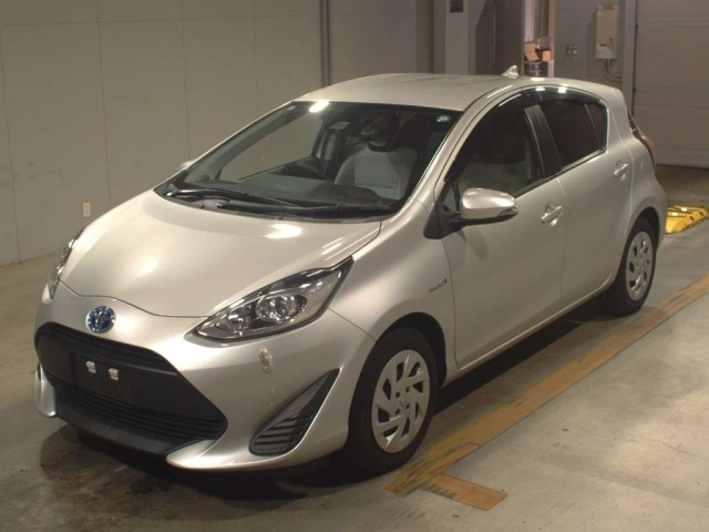 TOYOTA AQUA 2019