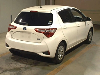 TOYOTA VITZ 2018