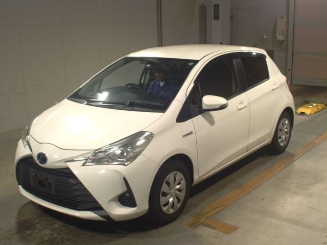 TOYOTA VITZ 2018