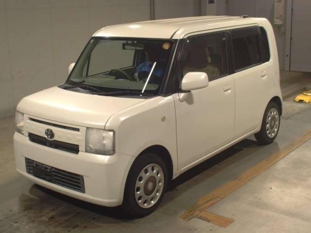 TOYOTA PIXIS SPACE 2015
