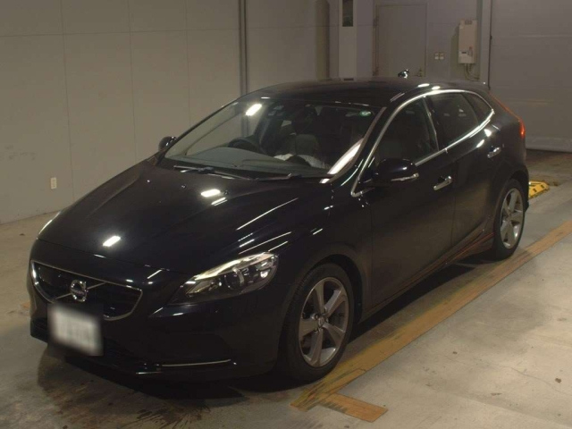 VOLVO V40 2015