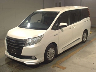 TOYOTA NOAH 2015