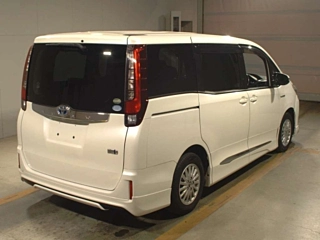 TOYOTA NOAH 2015