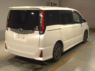 TOYOTA NOAH 2014