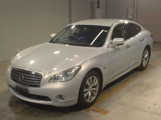 NISSAN FUGA 2014