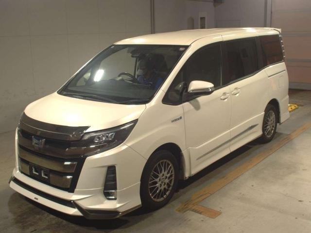 TOYOTA NOAH 2017