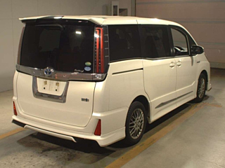 TOYOTA NOAH 2017