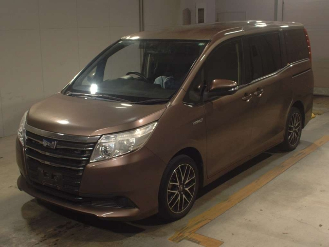 TOYOTA NOAH 2015