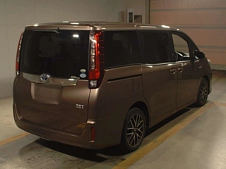 TOYOTA NOAH 2015