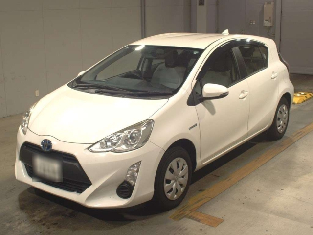 TOYOTA AQUA 2015