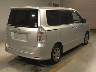 TOYOTA VOXY 2009