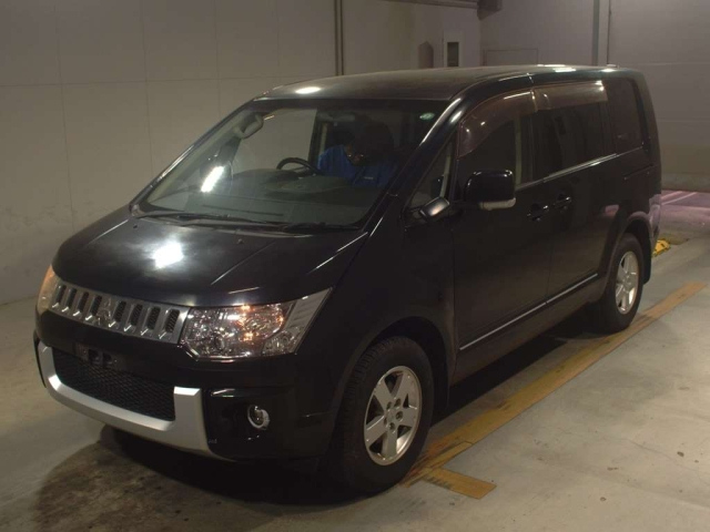 MITSUBISHI DELICA D5 2011