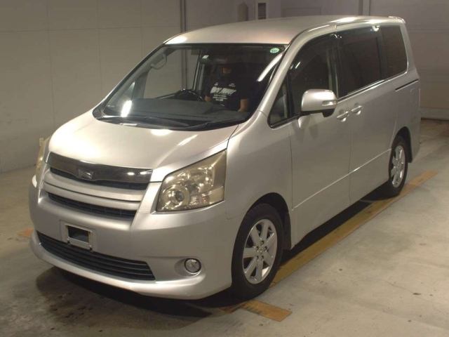 TOYOTA NOAH 2008