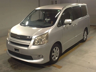 TOYOTA NOAH 2008