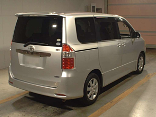 TOYOTA NOAH 2008