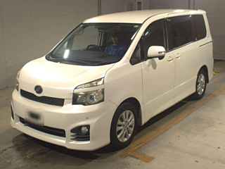TOYOTA VOXY 2010