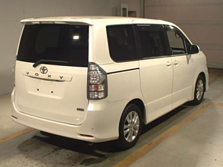 TOYOTA VOXY 2010