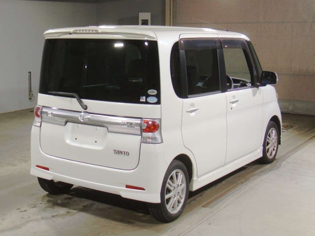 DAIHATSU TANTO 2010