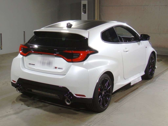 TOYOTA YARIS 2025