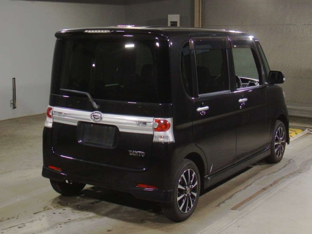 DAIHATSU TANTO 2011