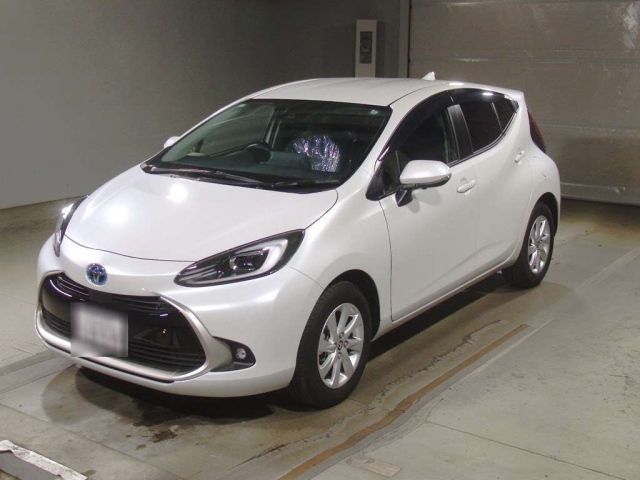 TOYOTA AQUA 2024