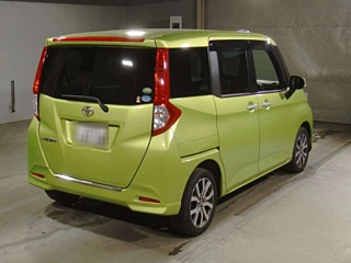 TOYOTA ROOMY 2017