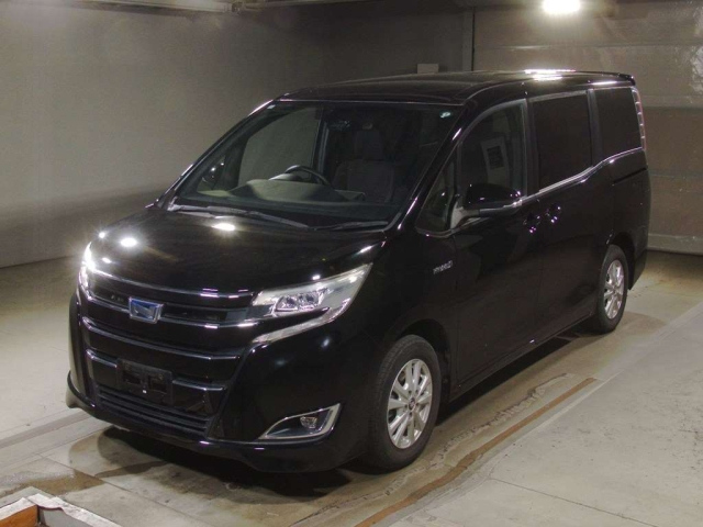 TOYOTA NOAH 2017