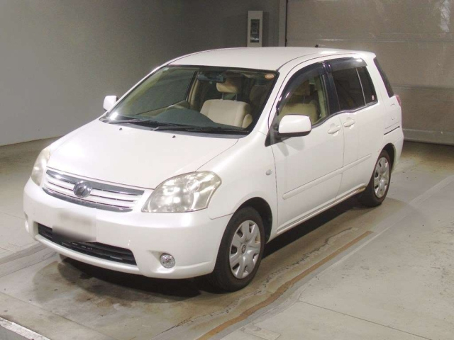 TOYOTA RAUM 2011