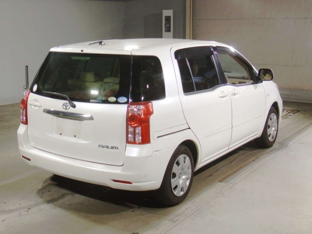 TOYOTA RAUM 2011