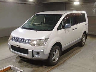 MITSUBISHI DELICA D5 2011