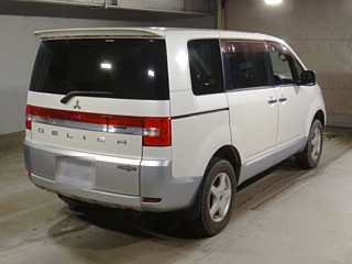 MITSUBISHI DELICA D5 2011