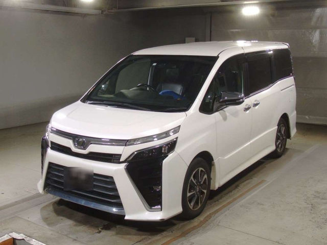 TOYOTA VOXY 2018