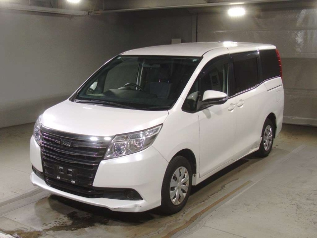 TOYOTA NOAH 2014