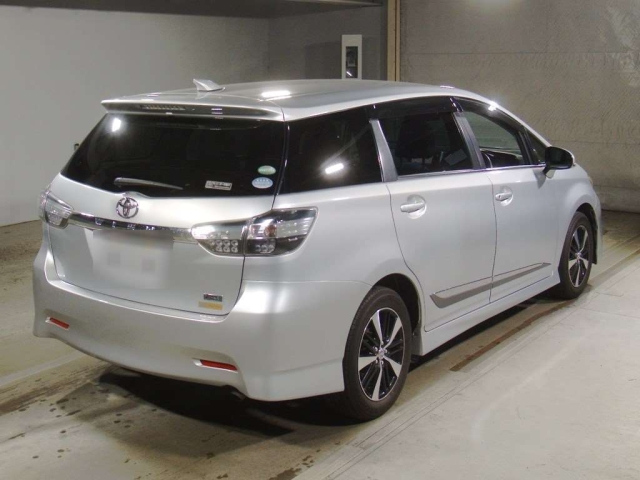 TOYOTA WISH 2015