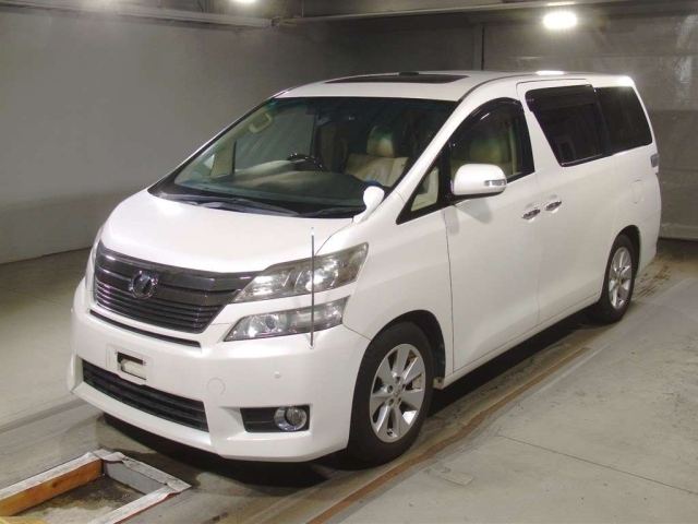 TOYOTA VELLFIRE 2013