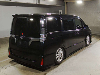 TOYOTA VOXY 2018