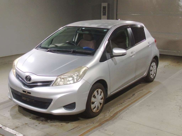 TOYOTA VITZ 2011