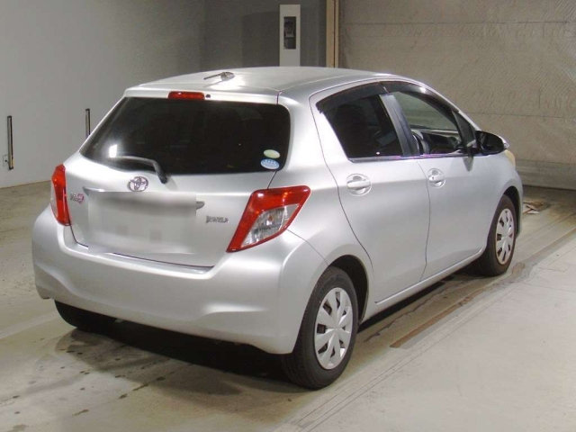 TOYOTA VITZ 2011