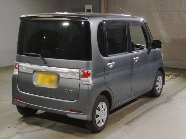 DAIHATSU TANTO 2010