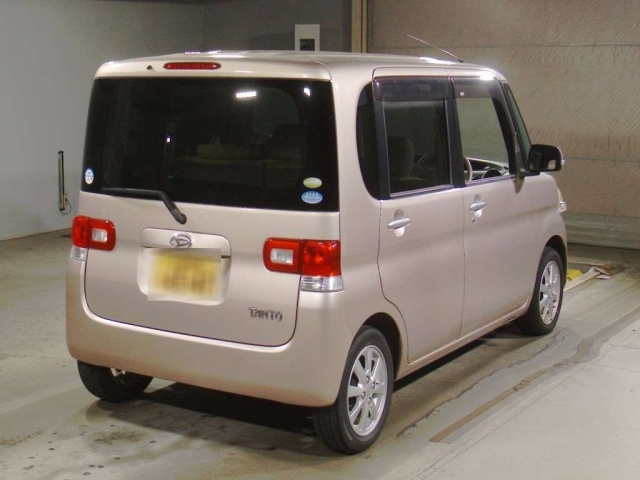 DAIHATSU TANTO 2010