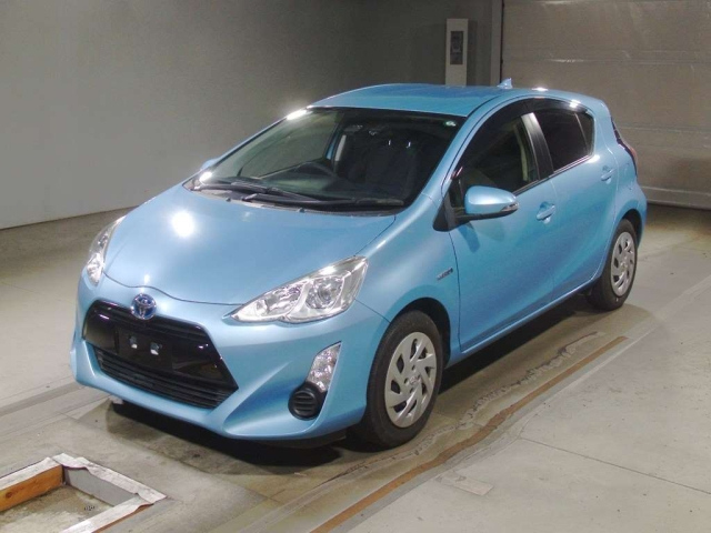 TOYOTA AQUA 2016