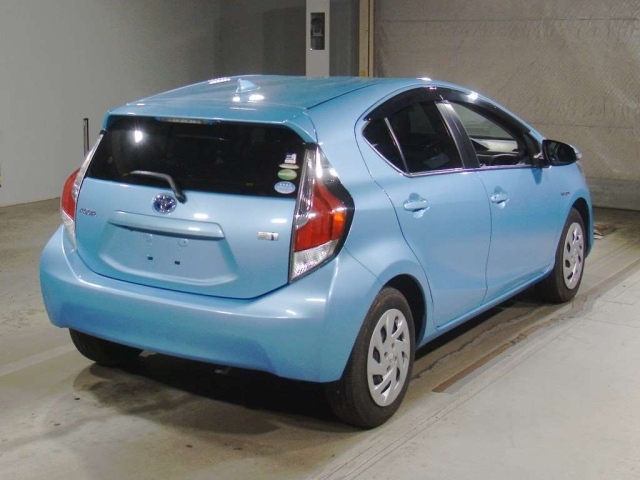 TOYOTA AQUA 2016