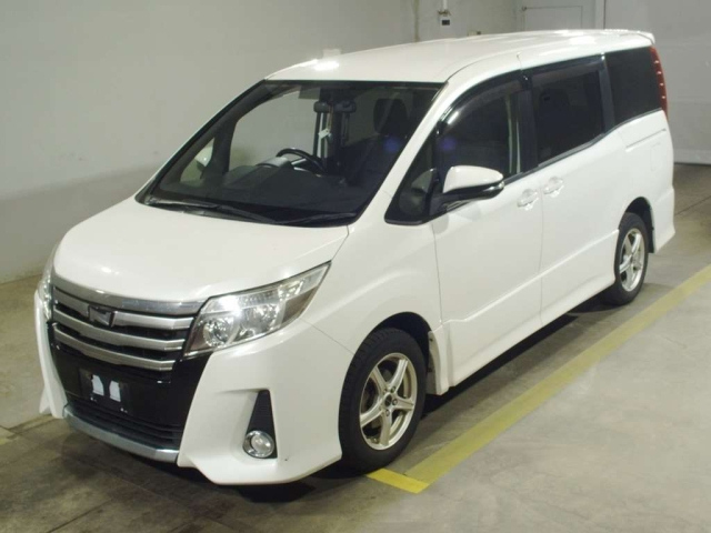 TOYOTA NOAH 2014