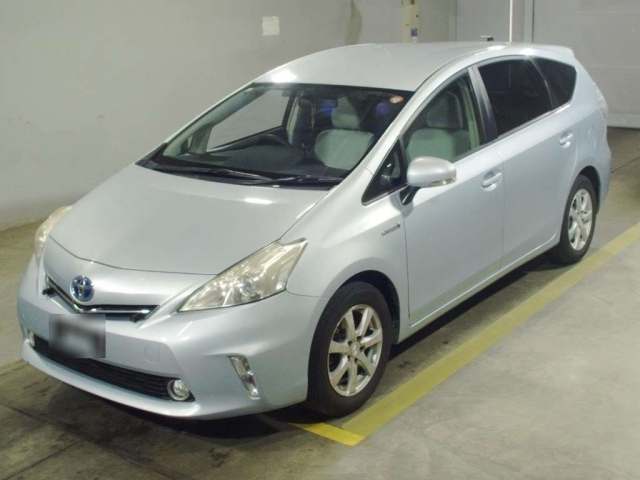TOYOTA PRIUS ALPHA 2011