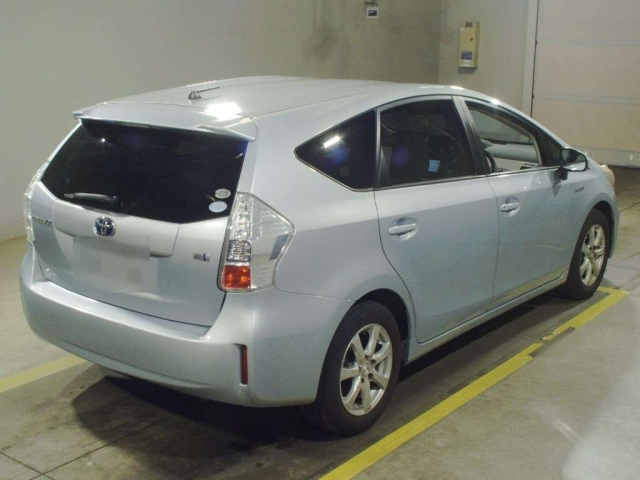 TOYOTA PRIUS ALPHA 2011