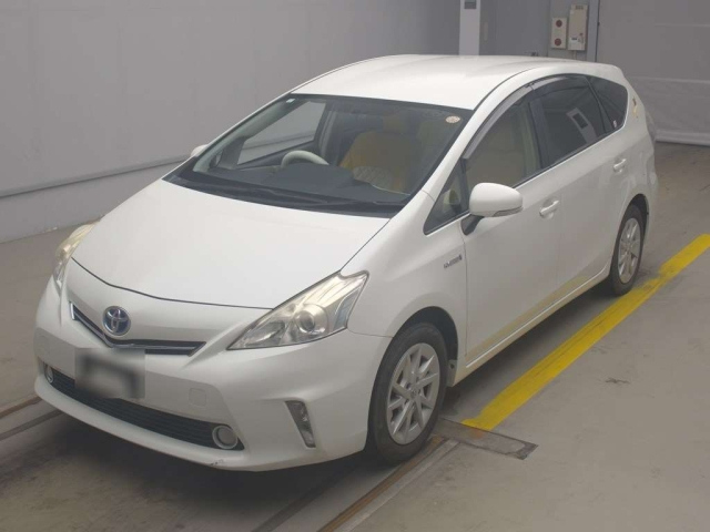 TOYOTA PRIUS ALPHA 2015