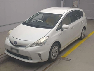 TOYOTA PRIUS ALPHA 2015
