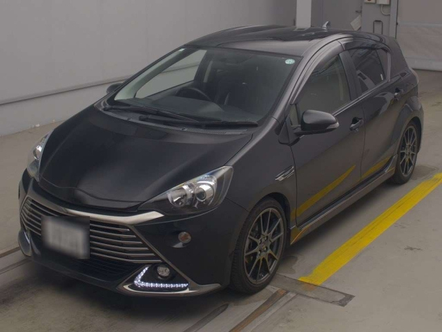 TOYOTA AQUA 2015