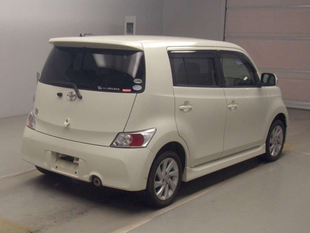 TOYOTA BB 2011