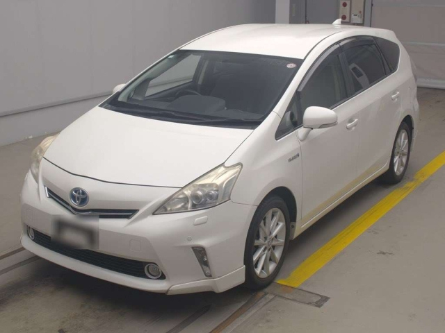 TOYOTA PRIUS ALPHA 2012
